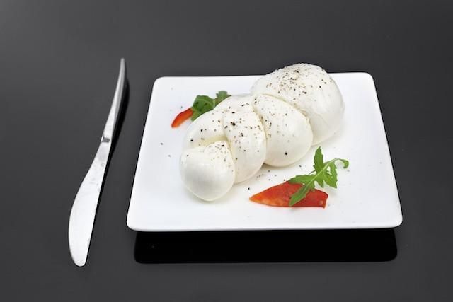 Fresh Mozzarella Treccia (250g)  | Delicatezza